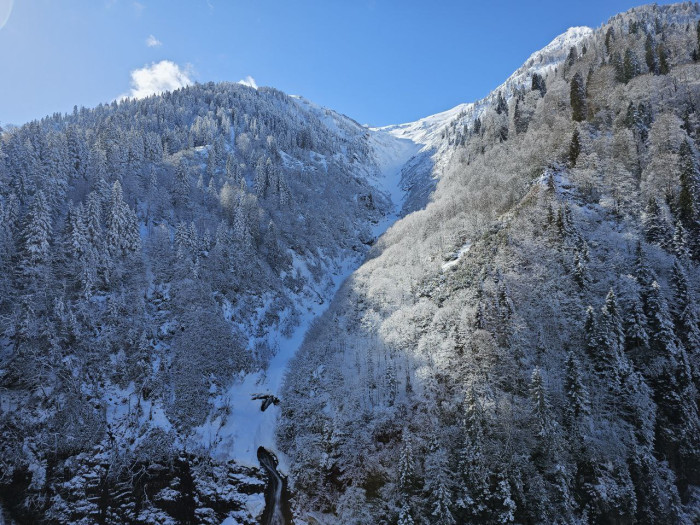 Rize, Trabzon ve Artvin'in yüksek kesimleri ilkbaharda beyaza büründü