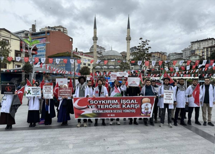 Rize'de sağlık çalışanları 